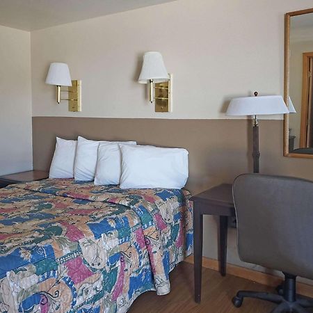 באפלו Rodeway Inn מראה חיצוני תמונה